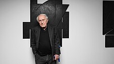 Stanislav Kolíbal na své výstav� Paralely v Galerii Villa Pellé (2. dubna 2022)