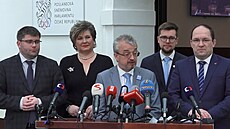 Poslanci pěti vládních stran na tiskové konferenci ve Sněmovně - hovoří Marek... | na serveru Lidovky.cz | aktuální zprávy