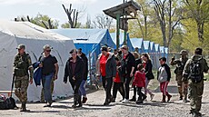 Civilisté, kteří opustili oblast kolem oceláren Azovstal, přijíždějí do... | na serveru Lidovky.cz | aktuální zprávy