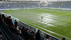 Nad Uherským Hradi�t�m krátce p�ed výkopem pohárového finále Slovácko - Sparta...