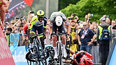 ZRYCHLENÍ. Mathieu van der Poel mí�í za vít�zstvím v první etap� italského...