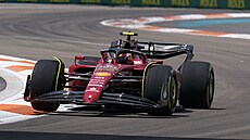 Carlos Sainz z Ferrari v kvalifikaci Velké ceny Miami F1.