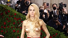 Cara Delevingne na Met Gala (New York, 2. kvtna 2022)