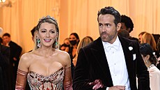 Manelé Blake Lively a Ryan Reynolds na Met Gala (New York, 2. kvtna 2022)