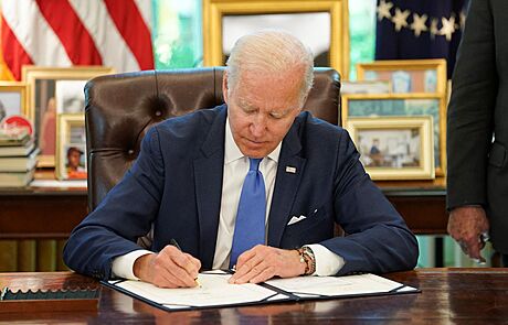 Americký prezident Joe Biden podepsal zákon lend-lease, který umoní urychlit a...