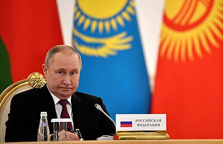 Ruský prezident Vladimir Putin se úastní setkání vdc lenských stát...