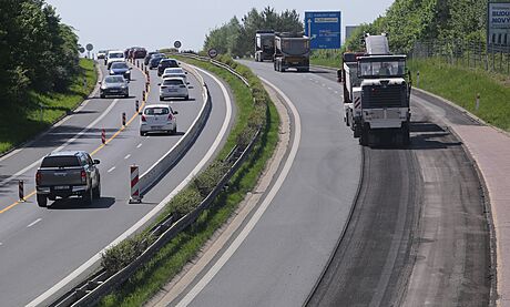 Na dálniním pivadi mezi Plzní a Ejpovicemi zaala oprava tíkilometrového...