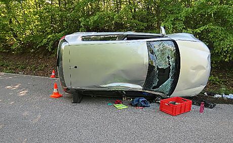 Auto srazilo chodce s koárkem mezi obcemi Bílá Temená a Tebiho na...