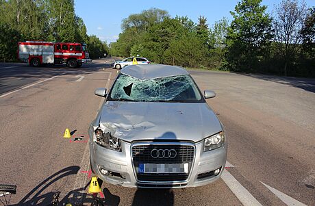 Osobní auto po stetu s cyklistou, který na hlavní silnici pijídl z vedlejí...
