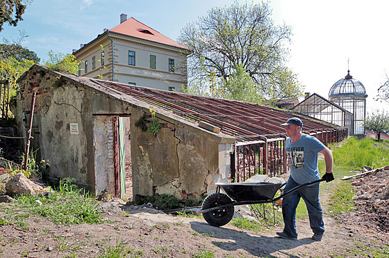 Za�ala obnova a celková rekonstrukce historického skleníku v zámeckém areálu ve...