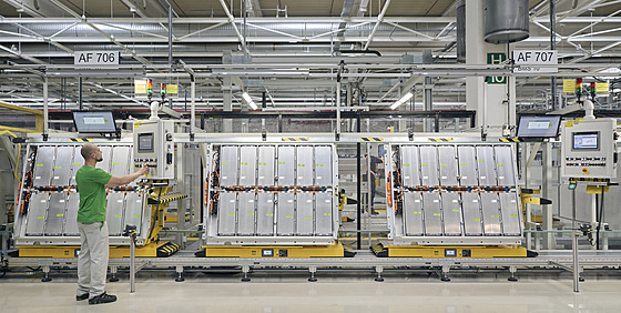 Kompletace trakních baterií pro elektromobily koncernu VW v Mladé Boleslavi