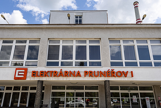 Za�ala demolice elektrárny Pruné�ov I u Chomutova.