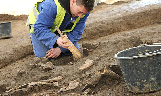 Archeologové prozkoumávají dosud nepíli probádanou oblast v jiní ásti...