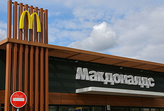 Zavená poboka etzce McDonald's v Moskv (16. kvtna 2022)