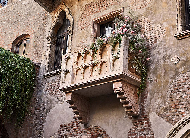 Balkon z Romea a Julie ztékají turisté. Verona chce nádvoří vyvlastnit
