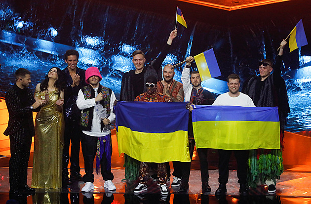 Eurovizi vyhráli Ukrajinci s písní pro matky, čeští We Are Domi nezaujali
