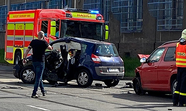 Nehoda automobilů řízených policisty v Ostravě-Vítkovicích.