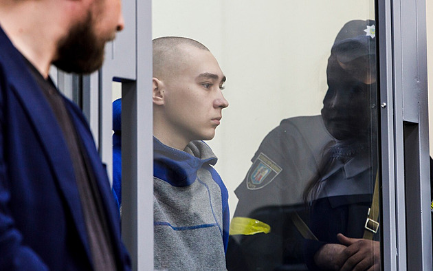 Žalobce i vdova chtějí doživotí pro ruského vojáka, který zastřelil civilistu