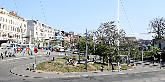 Trolejbusový triangl u hlavního brnnského nádraí zstává i pes velké plány...