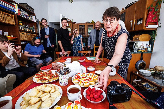 Šabatová nabízela maliny a chlebíčky, pražská ČSSD a Zelení stvrdili spolupráci