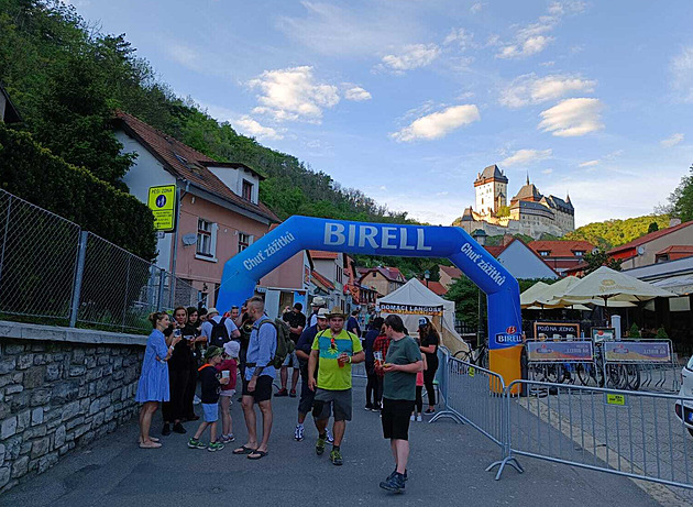 Zaplaťte, nebo jděte na Karlštejn oklikou. Pivní festival vzbudil rozhořčení