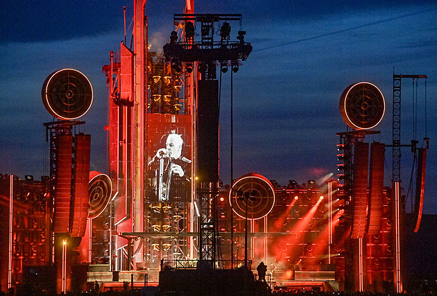 Rammstein zahajuje v Praze evropské turné, do Letňan míří davy