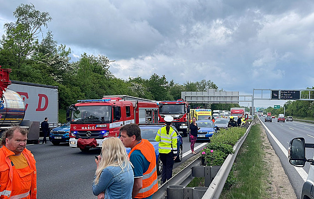 Komplikace na D1 u Brna, stalo se tu několik nehod, dva lidé skončili v nemocnici