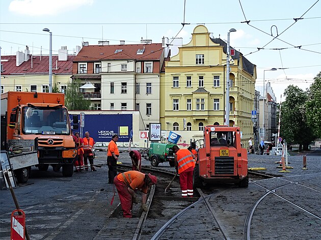 <p>Fotka z opravy tramvajové trati mezi Hradčanskou a Prašným mostem - II.etapa od 9.-15. května 2022.</p>