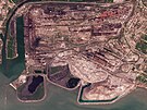 Satelitní snímek mariupolských oceláren Azovstal (7. kvtna 2022)