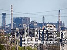 Rozsílené domy v okolí mariupolských oceláren Azovstal (8. kvtna 2022)
