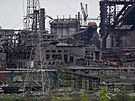 Ocelárny Azovstal v jihoukrajinském pístavu Mariupol (15. kvtna 2022) 