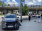 Na ulici Plzesk ve smru na Andl dolo k dopravn nehod dvou vozidel. (13....