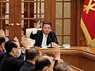 Severokorejský vdce Kim ong-un na jednání politbyra Korejské strany práce....