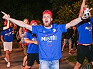 Plzetí fotbalisté slaví na stadionu ve truncových sadech zisk mistrovského...