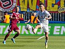 Slovácký záloník Milan Petrela v akci bhem finálového duelu Mol Cupu proti...