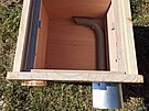 Dovnit� �melínu vede husí krk o vnit�ním pr�m�ru 26 mm imitující chodbu do...