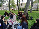Zahradn-seznamovac piknik v parku u Stelnice v Hradci Krlov.