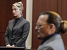 Amber Heardová a Johnny Depp u soudu (Fairfax, 16. kvtna 2022)