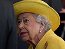 Královna Al�b�ta II. na nádra�í Paddington u p�íle�itosti dokon�ení Elizabeth...