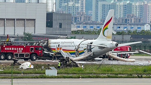 Letadlo společnosti Tibet Airlines sjelo z dráhy během vzletu a začalo hořet.... | na serveru Lidovky.cz | aktuální zprávy