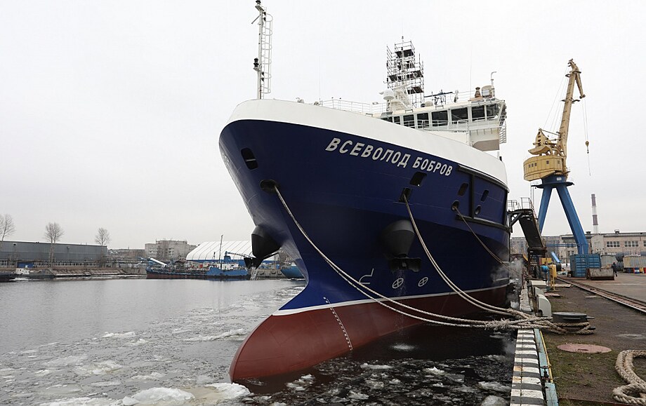 Ruská doprovodná loď Vsevolod Bobrov na archivním snímku