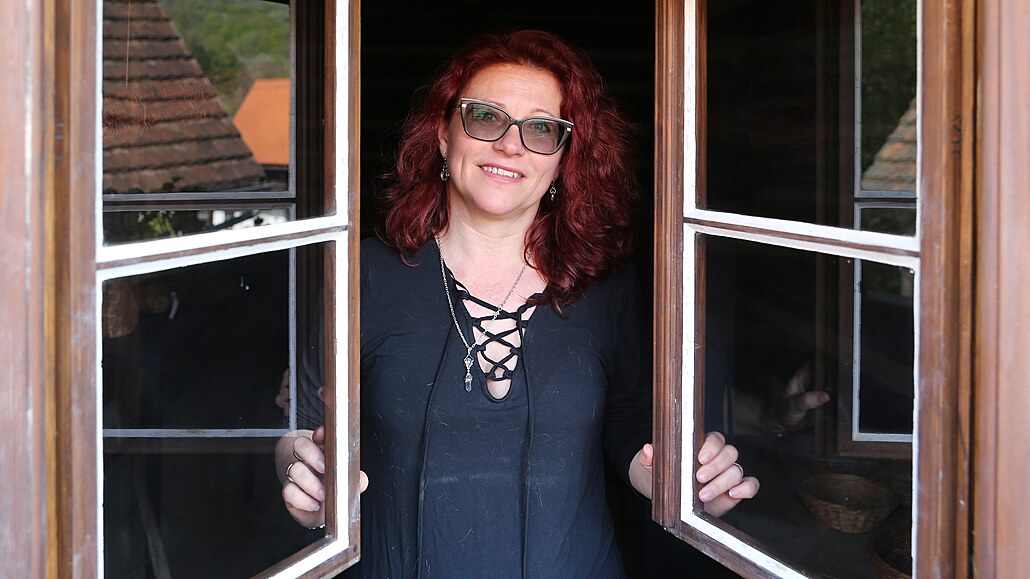 V�ra Kmoní�ková, nová �editelka skanzenu v Zubrnicích na Ústecku.