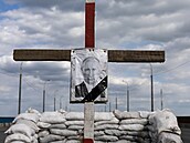 Portrét ruského prezidenta Vladimira Putina na jeho symbolickém hrobu u...