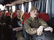 Evakuace ukrajinských vojáků z obléhaného ocelářského komplexu Azovstal (17....