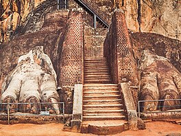 Hlavní msta Srí Lanky a Lví pevnost Sigiriya dlí vzdálenost 130 kilometr....