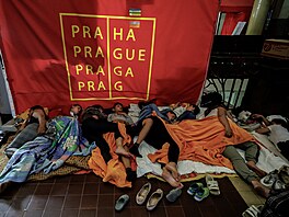 Uprchlíci z Ukrajiny na praském hlavním nádraí (12. kvtna 2022)