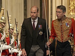 Princ William pi píchodu na zasedání nového období britského parlamentu...