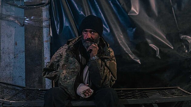 Obránci oceláren Azovstal na fotografiích pořízených ukrajinským plukem Azov (9. května 2022)