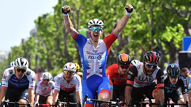 Francouzsk cyklista Arnaud Dmare vtz v pt etap Gira.