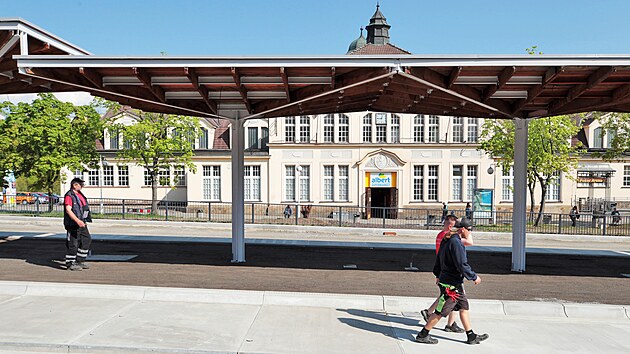 Rekonstrukce centrální autobusové zastávky Tržnice v Karlových Varech. (9. května 2022)
